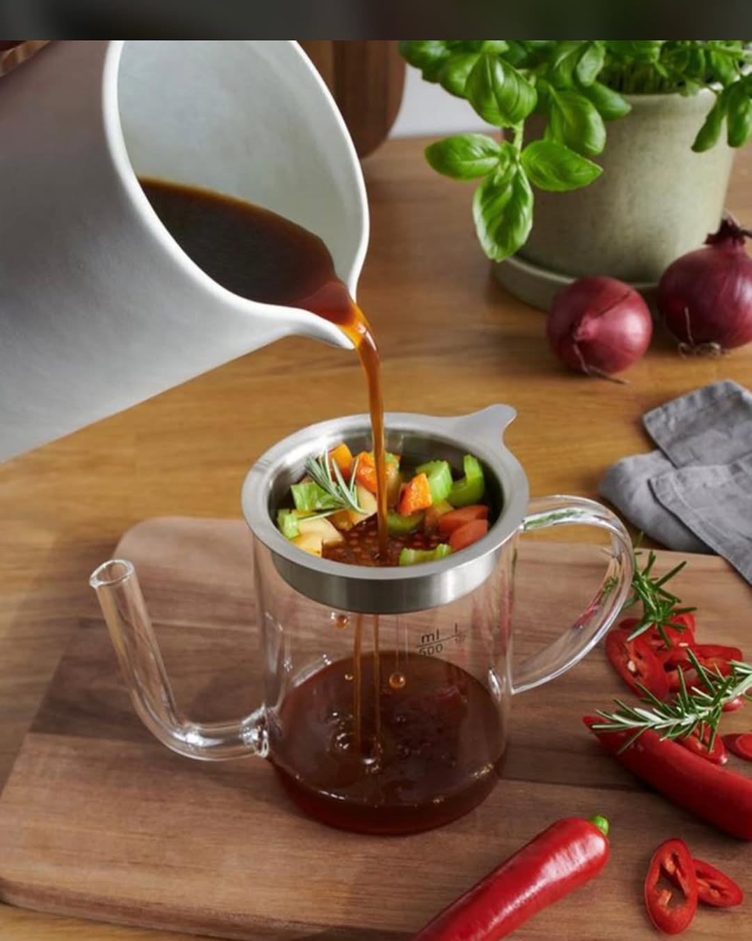 قوری پیرکس چند کاره